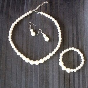 Simulated pearl set
